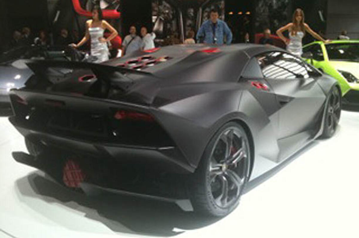 Paris show: Lamborghini Sesto Elemento