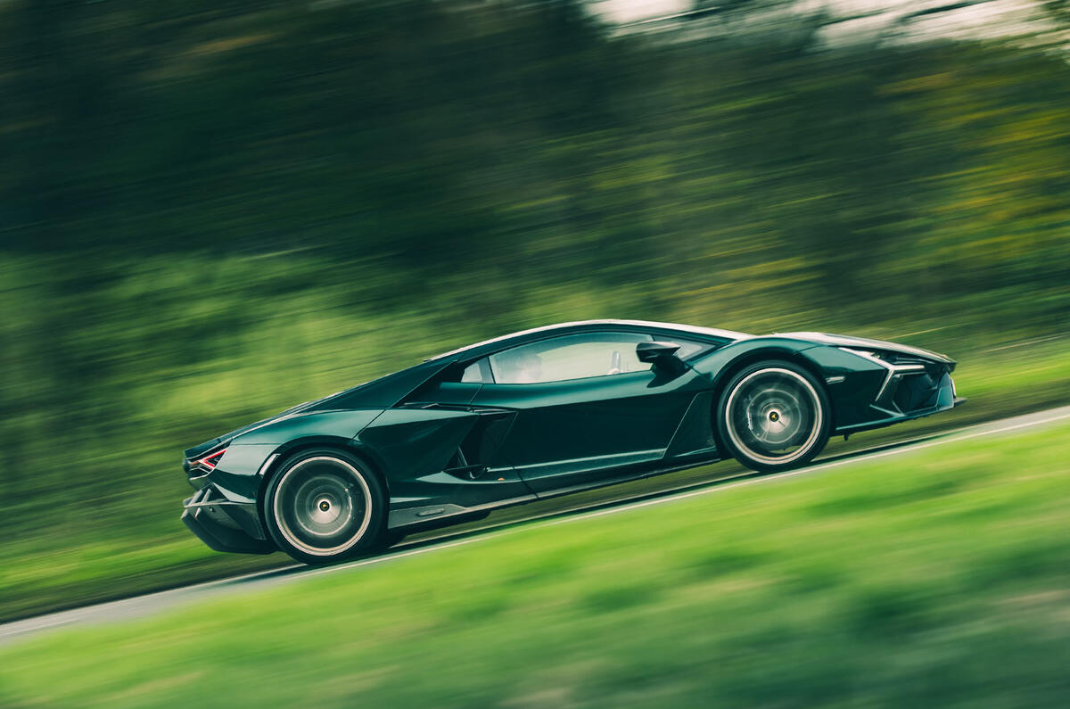 Lamborghini Revuelto review 2024 02