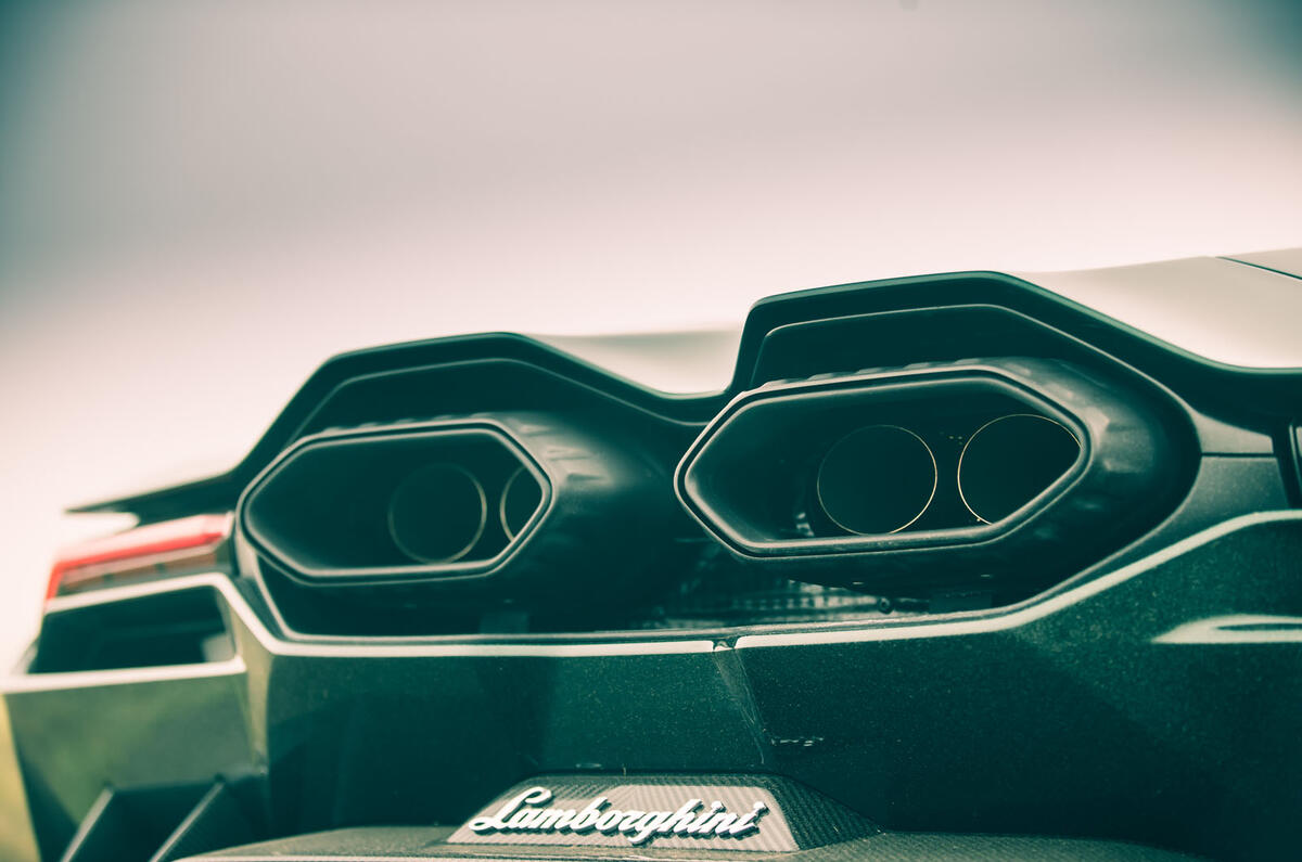 Lamborghini Revuelto review 2024 08