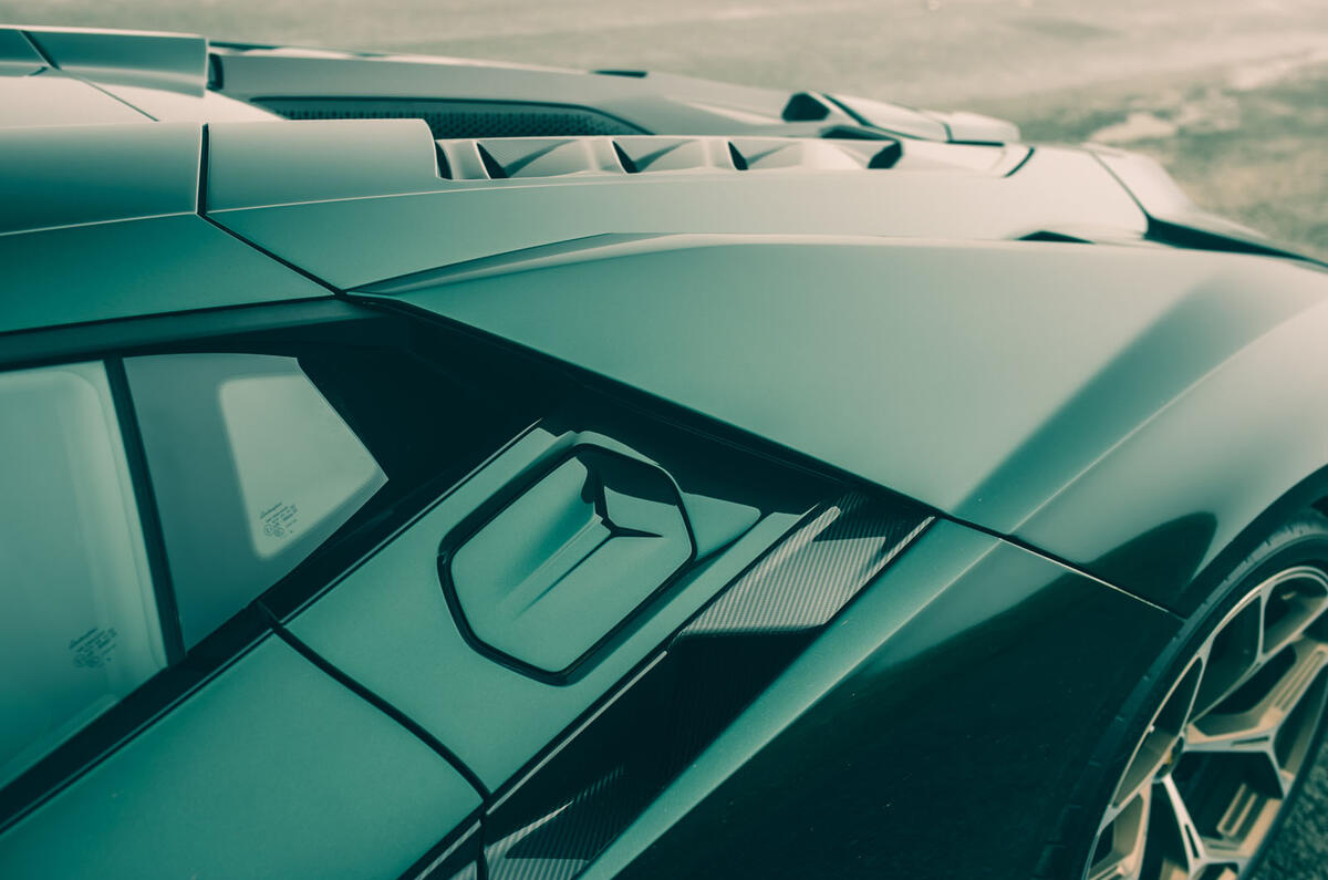 Lamborghini Revuelto review 2024 09