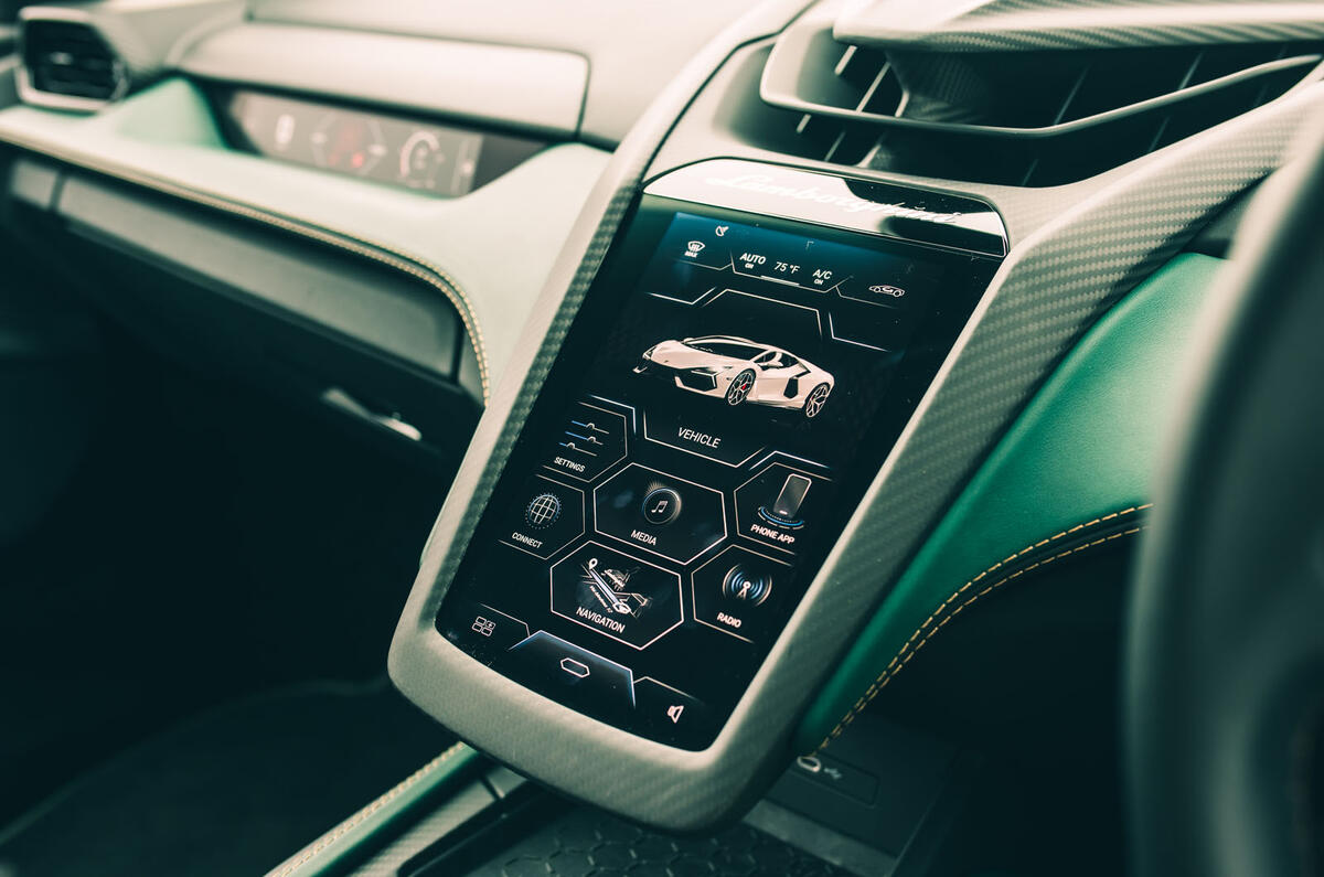 Lamborghini Revuelto review 2024 19