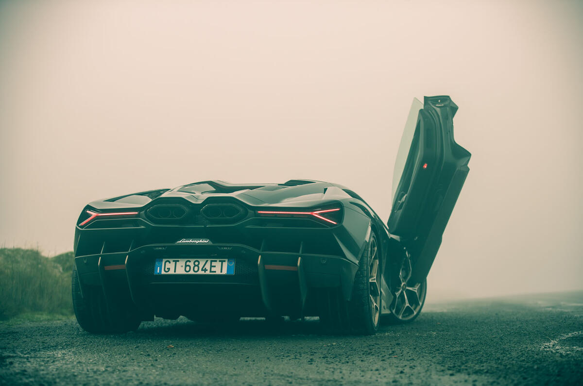 Lamborghini Revuelto review 2024 34