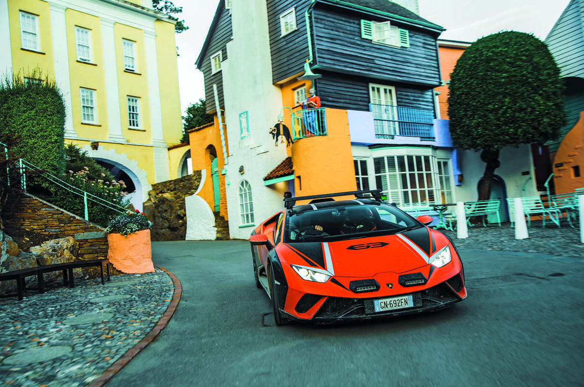 Lamborghini Huracan Sterrato in town