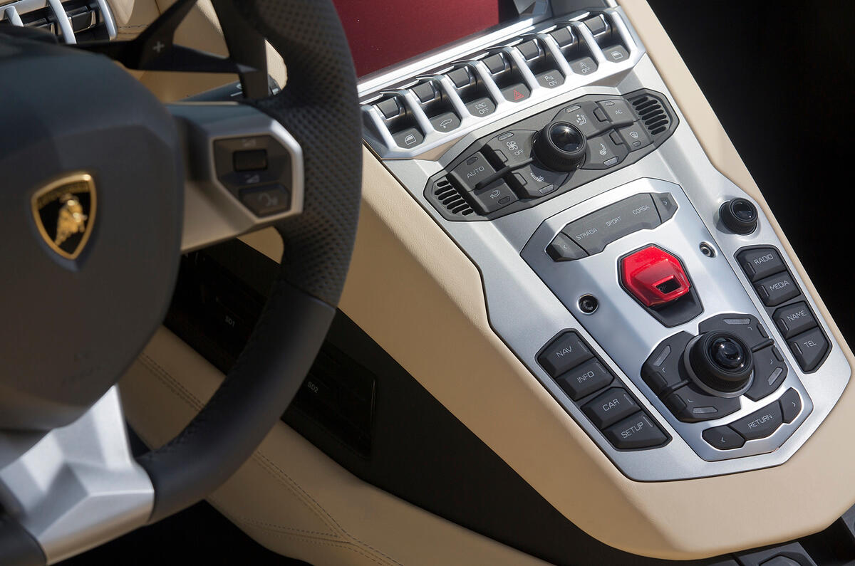 Lamborghini Aventador Roadster centre console