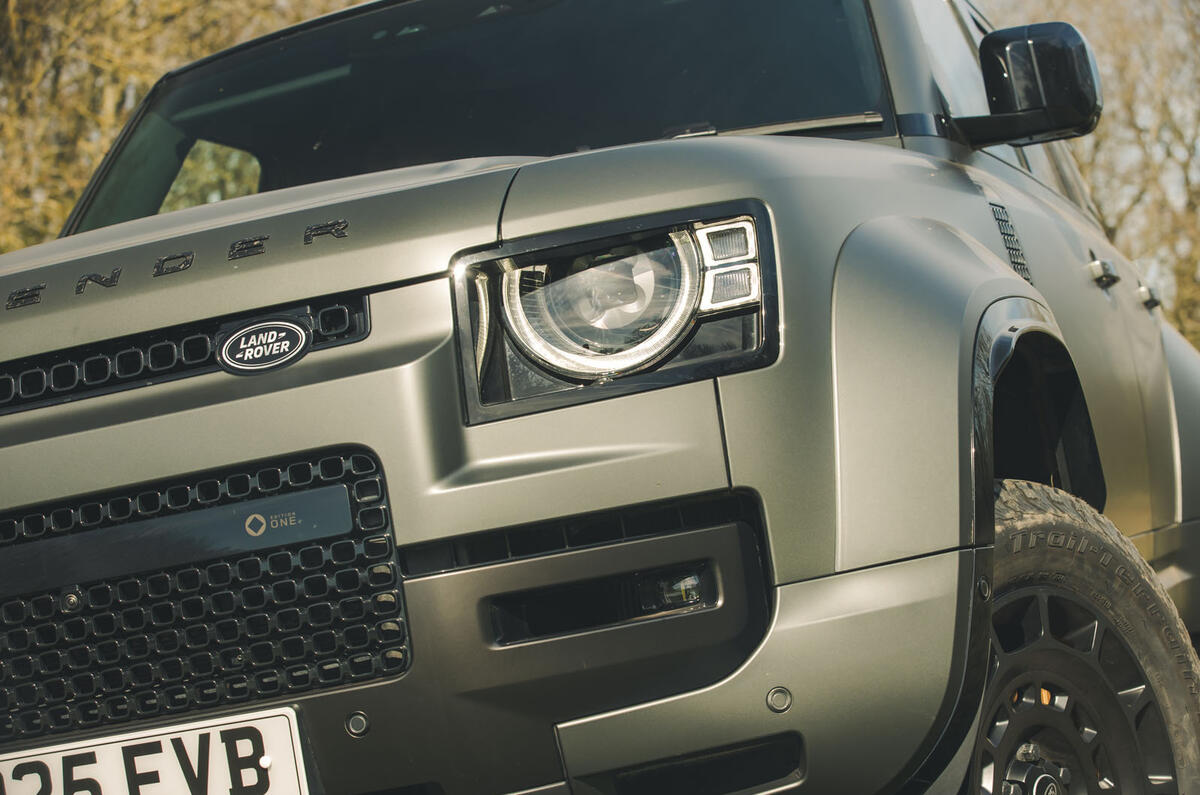 land rover defender octa rt 2025 headlight 5 land rover defender octa rt 2025 headlight 5