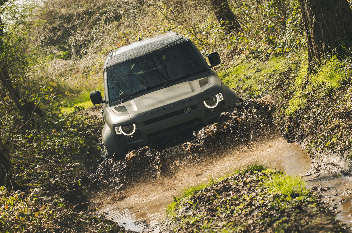 land rover defender octa rt 2025 mudsplash 25 land rover defender octa rt 2025 mudsplash 25