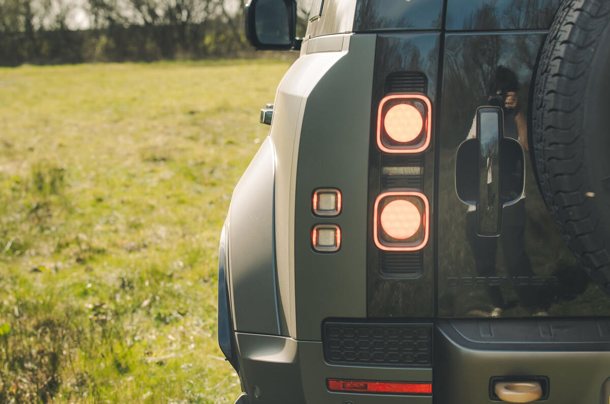 land rover defender octa rt 2025 rear light 17 land rover defender octa rt 2025 rear light 17