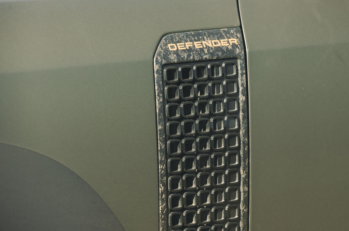 land rover defender octa rt 2025 wing vent 15 land rover defender octa rt 2025 wing vent 15