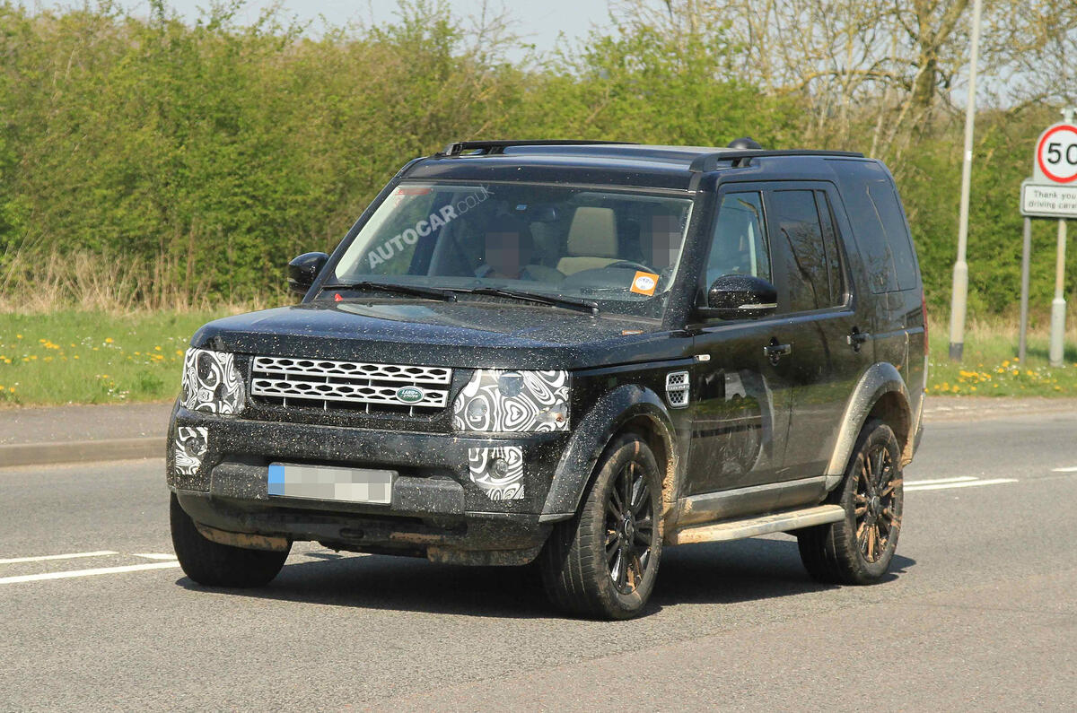 no title Land Rover Discovery facelift spotted