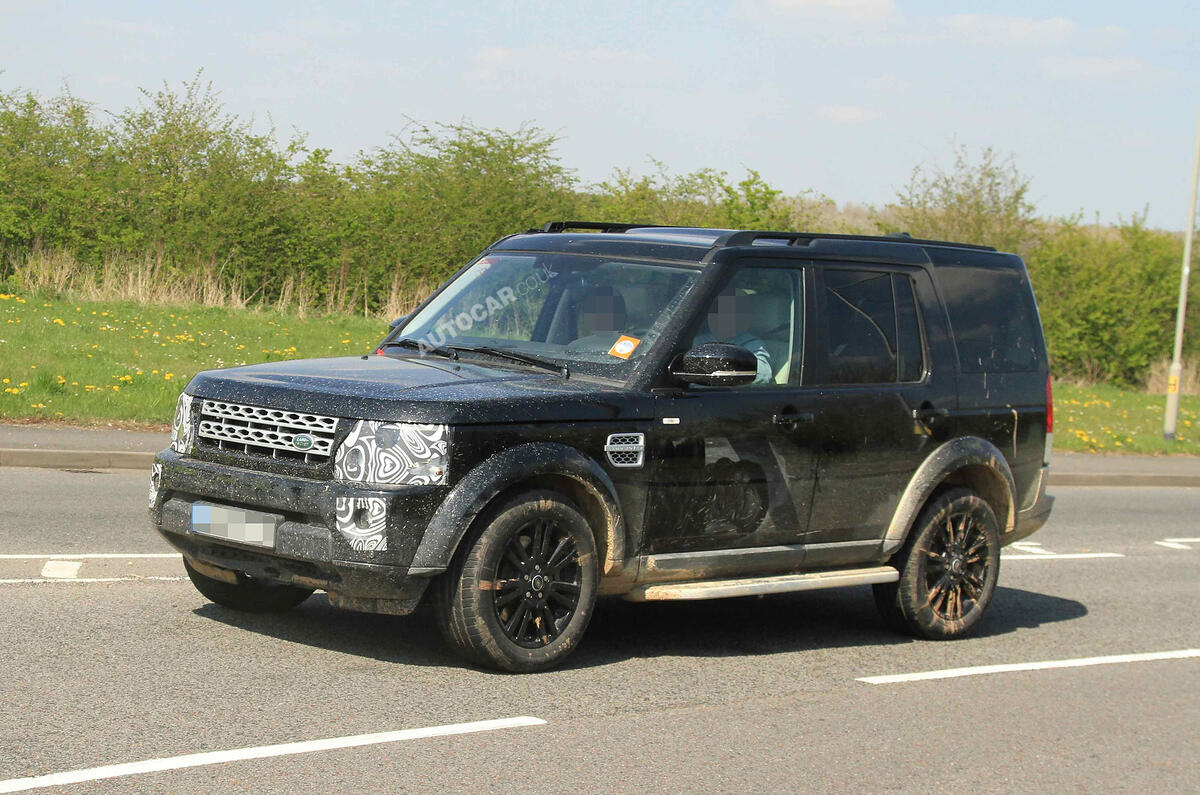 no title Land Rover Discovery facelift spotted