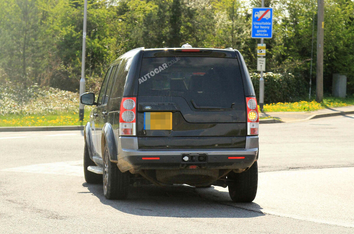 no title Land Rover Discovery facelift spotted