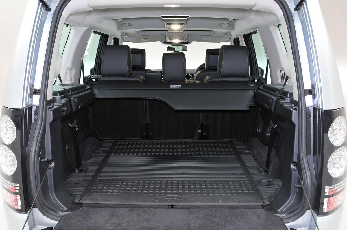 Land Rover Discovery boot space
