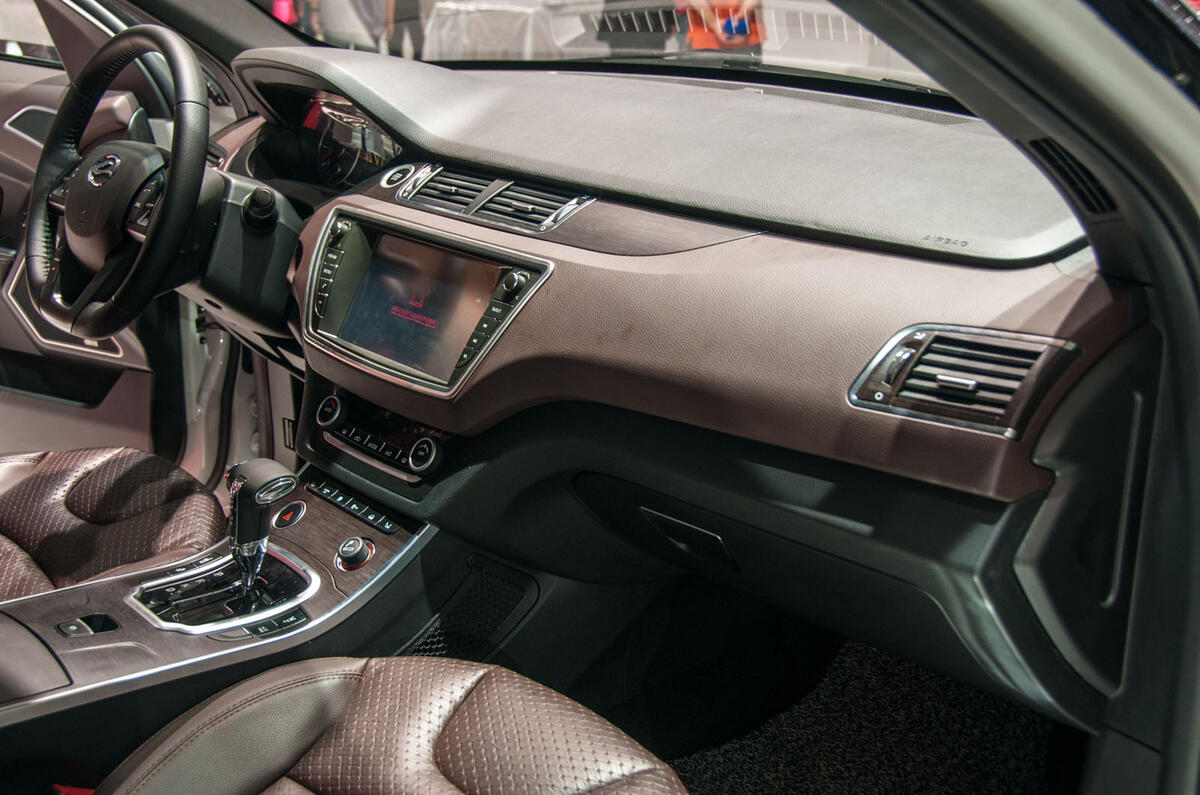 Range Rover Evoque versus LandWind X7 copycat – which is better?