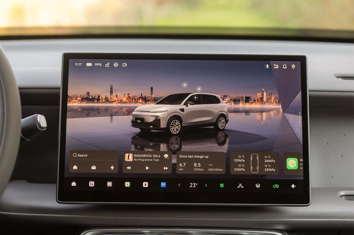 Leapmotor B10 hybrid interior screen