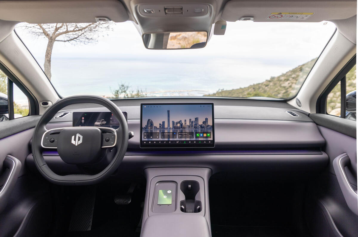 Leapmotor C10 REEV 2025 Review dash 18 Leapmotor C10 REEV 2025 Review dash 18