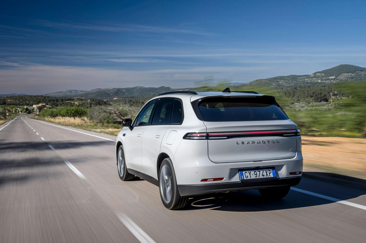 Leapmotor C10 REEV 2025 Review rear tracking 025 Leapmotor C10 REEV 2025 Review rear tracking 025