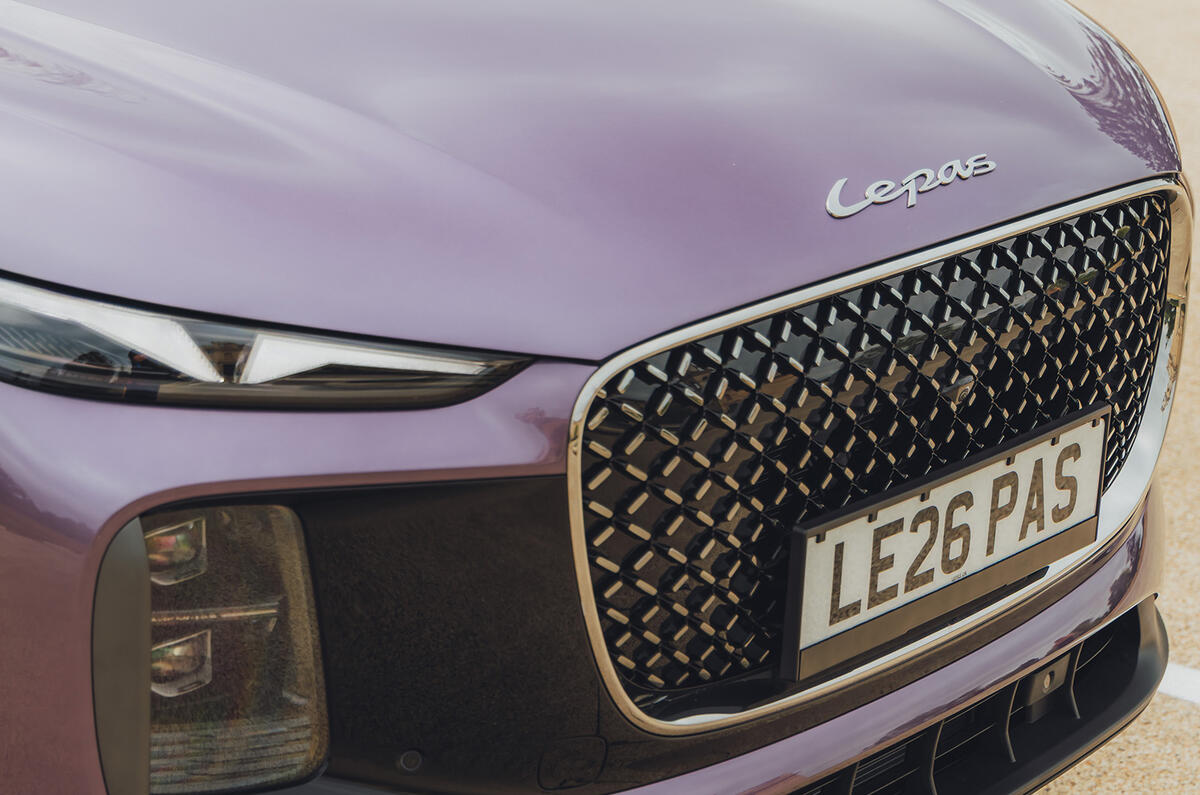 Lepas L8 front grille