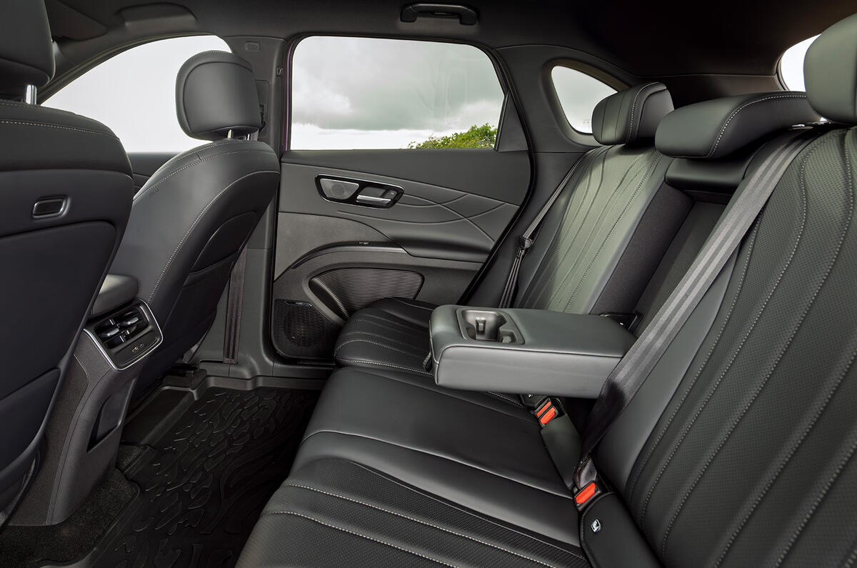 Lepas L8 rear passenger seats