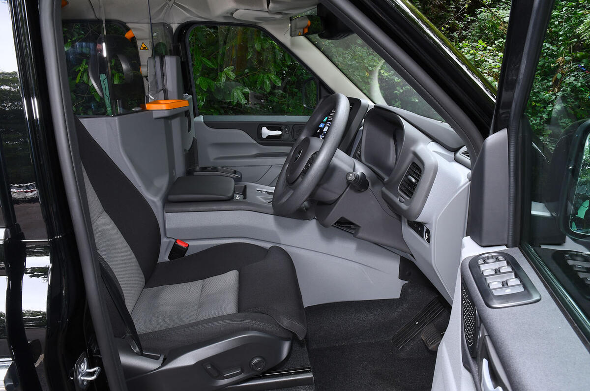 levc tx taxi review 2023 14 front seats