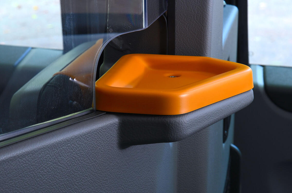 levc tx taxi review 2023 21 change holder