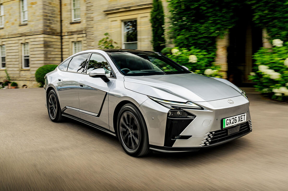 Lexus ES review 2026 001