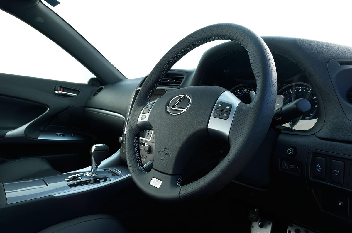 Lexus IS steering wheel