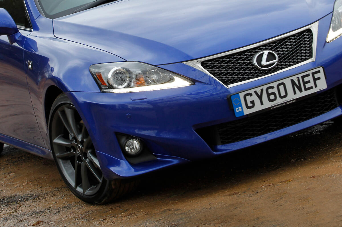Lexus IS front grille