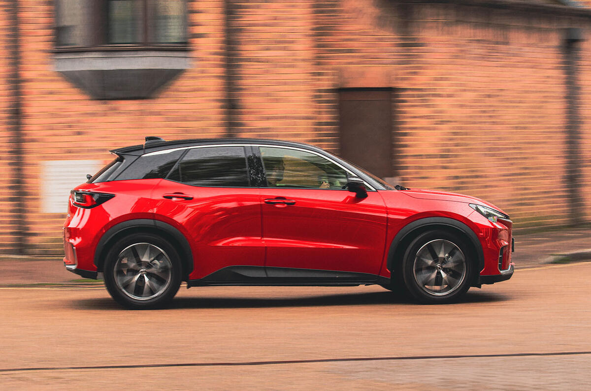 lexus lbx review 2024 02 side panning