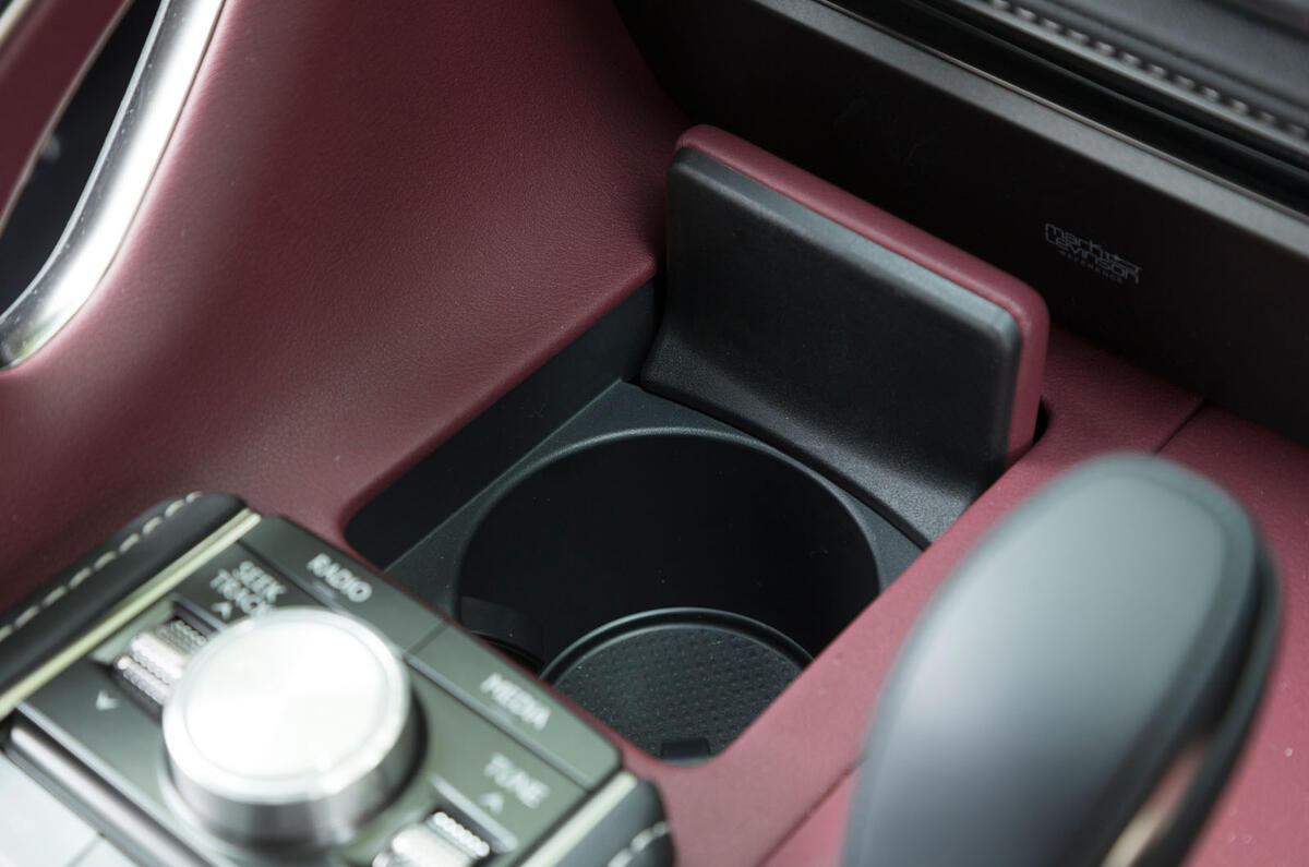 Lexus LC500 cupholder