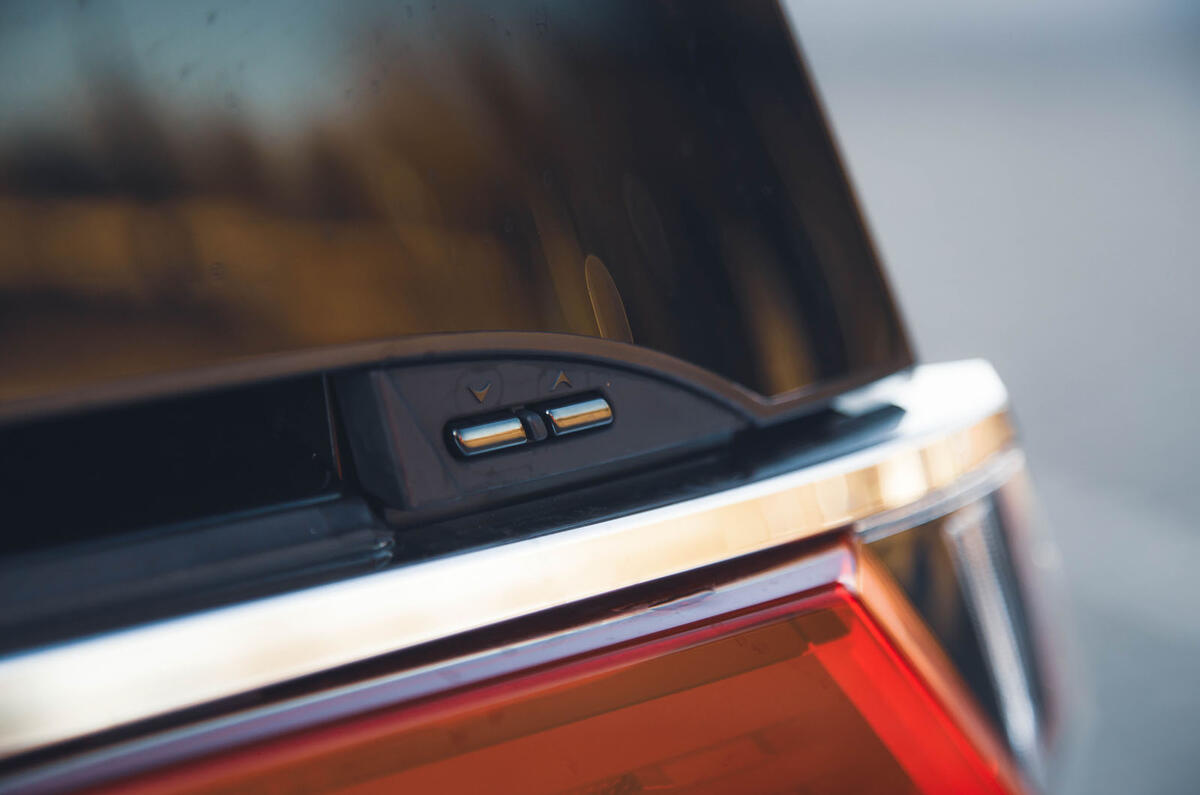 lexus lm review 2024 08 buttons lexus lm review 2024 08 buttons