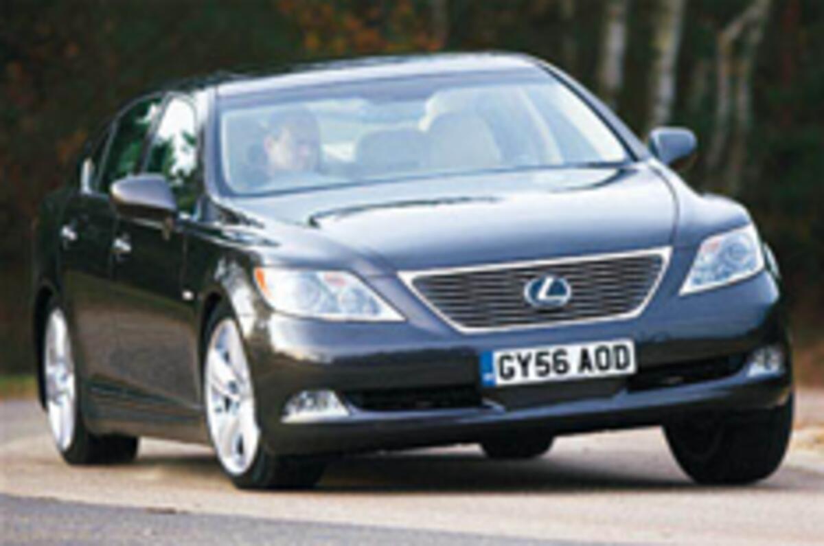 Lexus LS460 gets 4x4