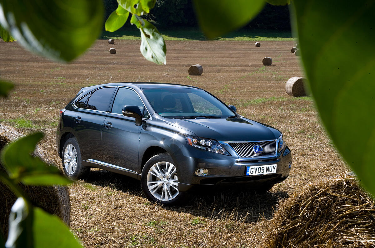 Class-leading emissions and refinement, but bettered elsewhere 3.5 star Lexus RX