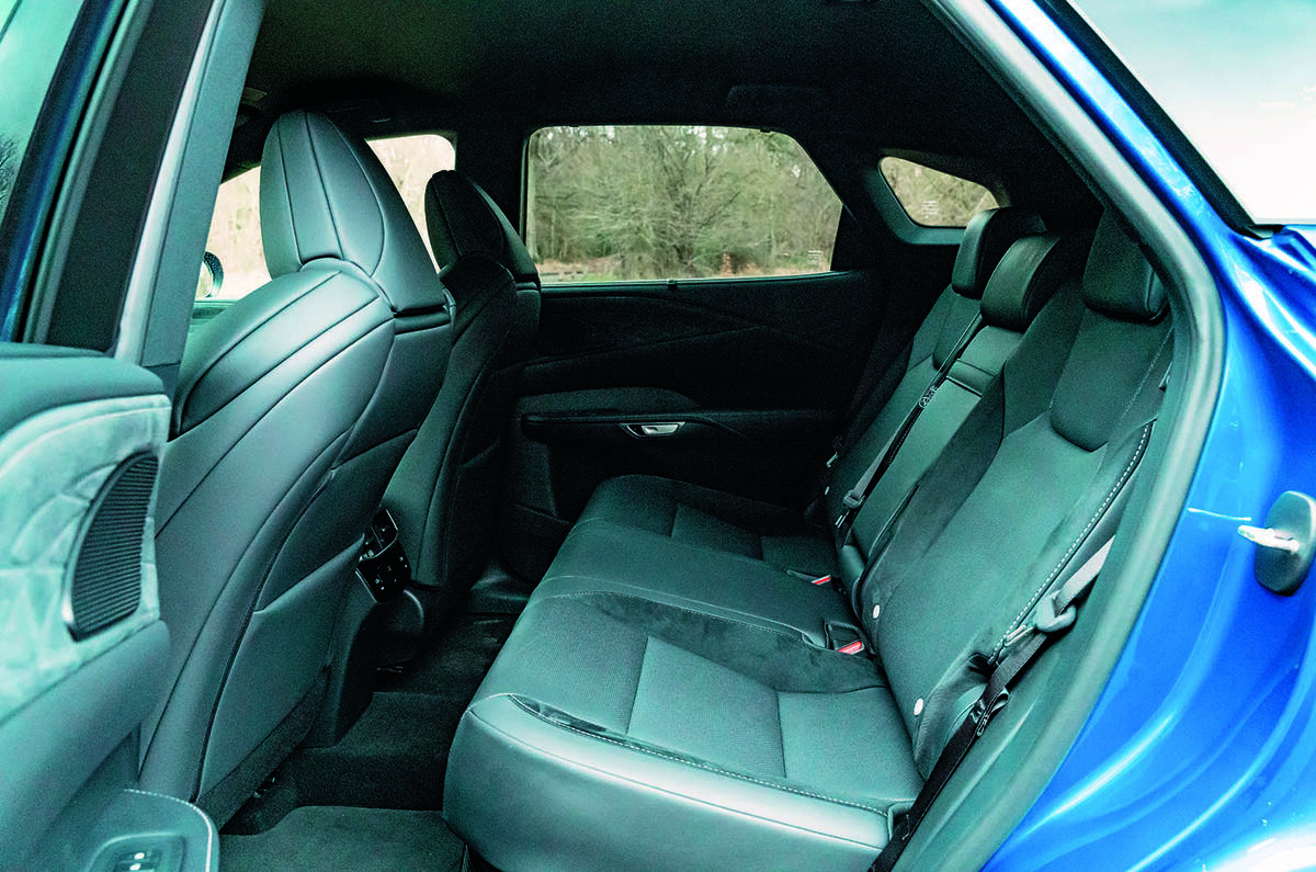 Lexus RX500h RT 27 Lexus RX500h RT 27