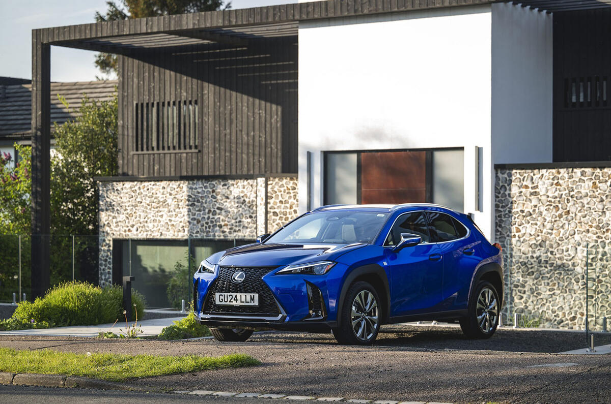 lexus ux300h review 2024 26 front static lexus ux300h review 2024 26 front static