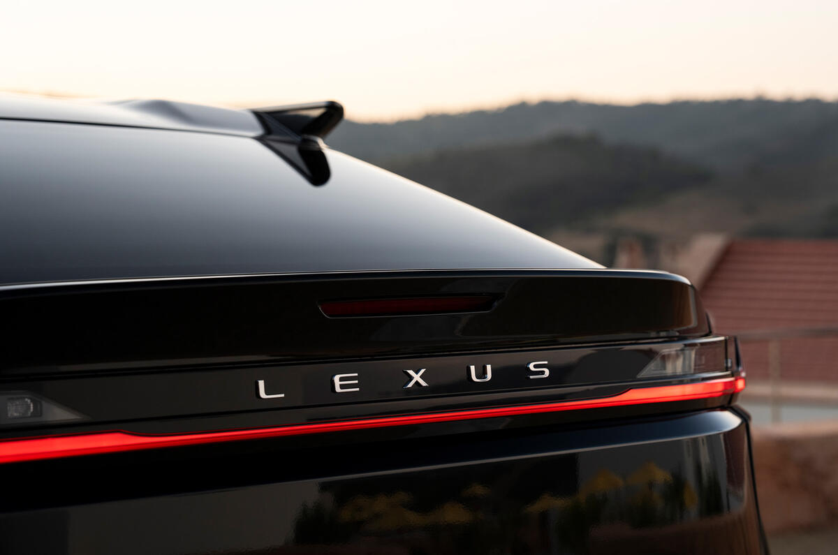 Lexus RZ boot spoiler Lexus RZ boot spoiler