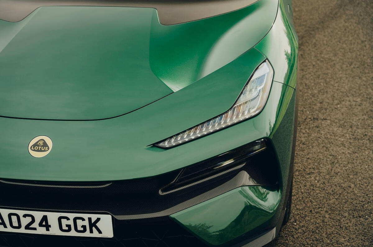 Lotus Eletre review 2025 007 lights