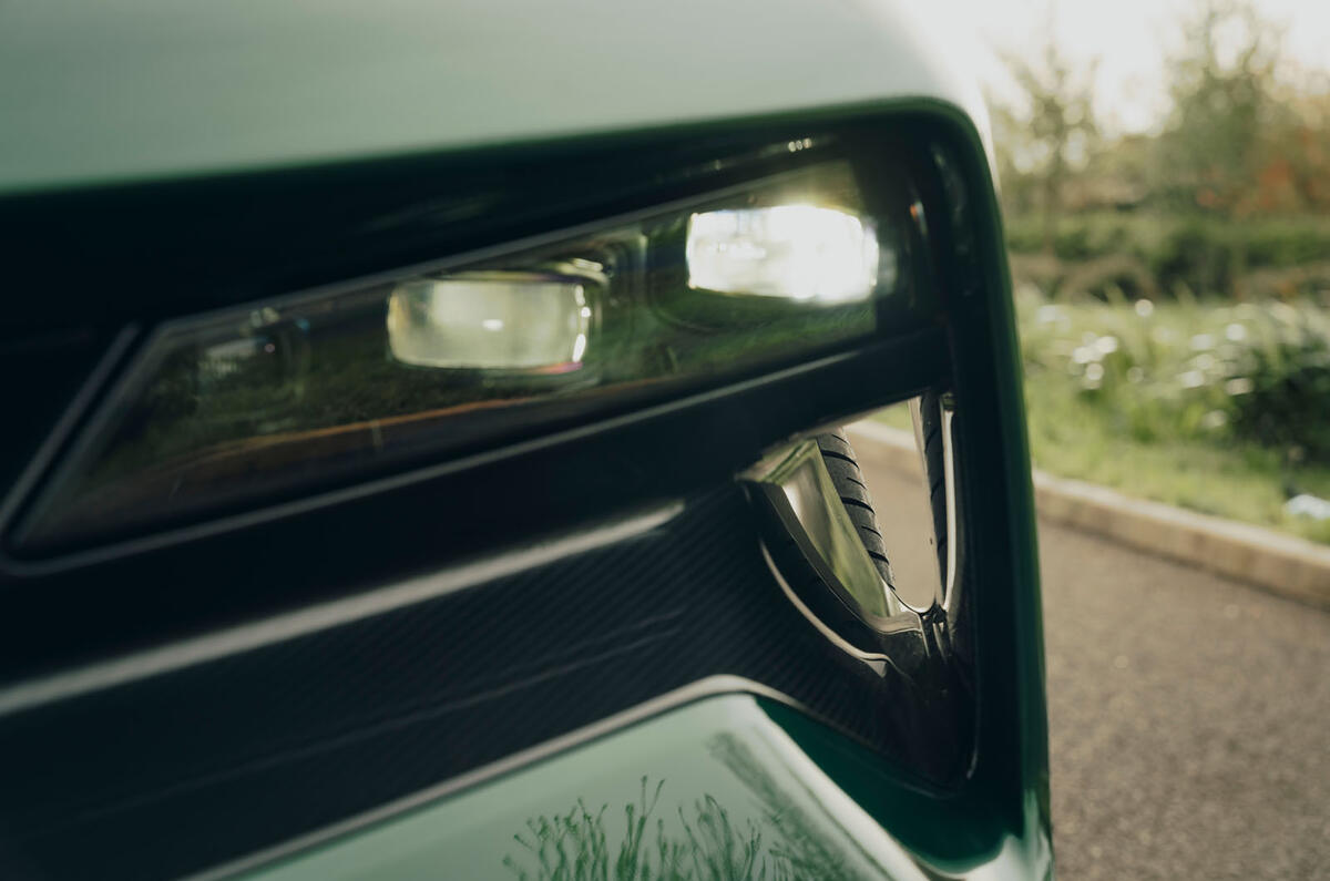 Lotus Eletre review 2025 008 lights