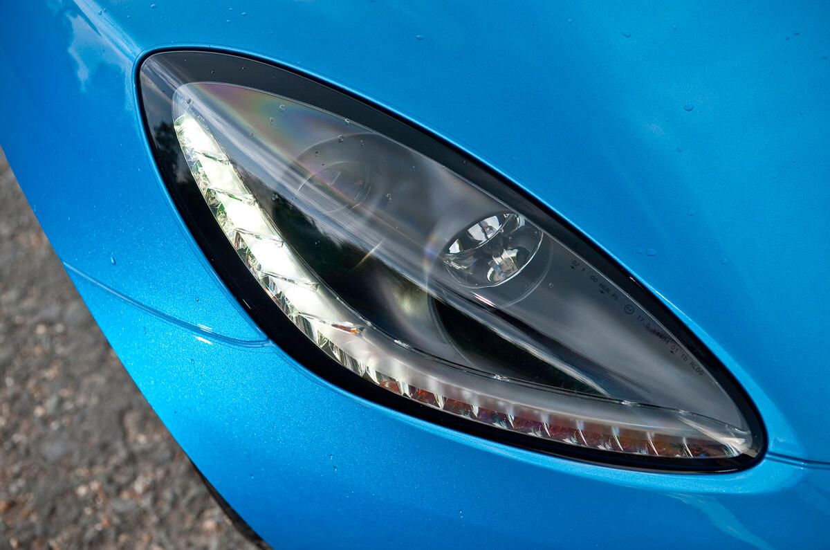 Headlight units feature neat LED sidelamps, an instant night-time identifier Lotus Elise headlight