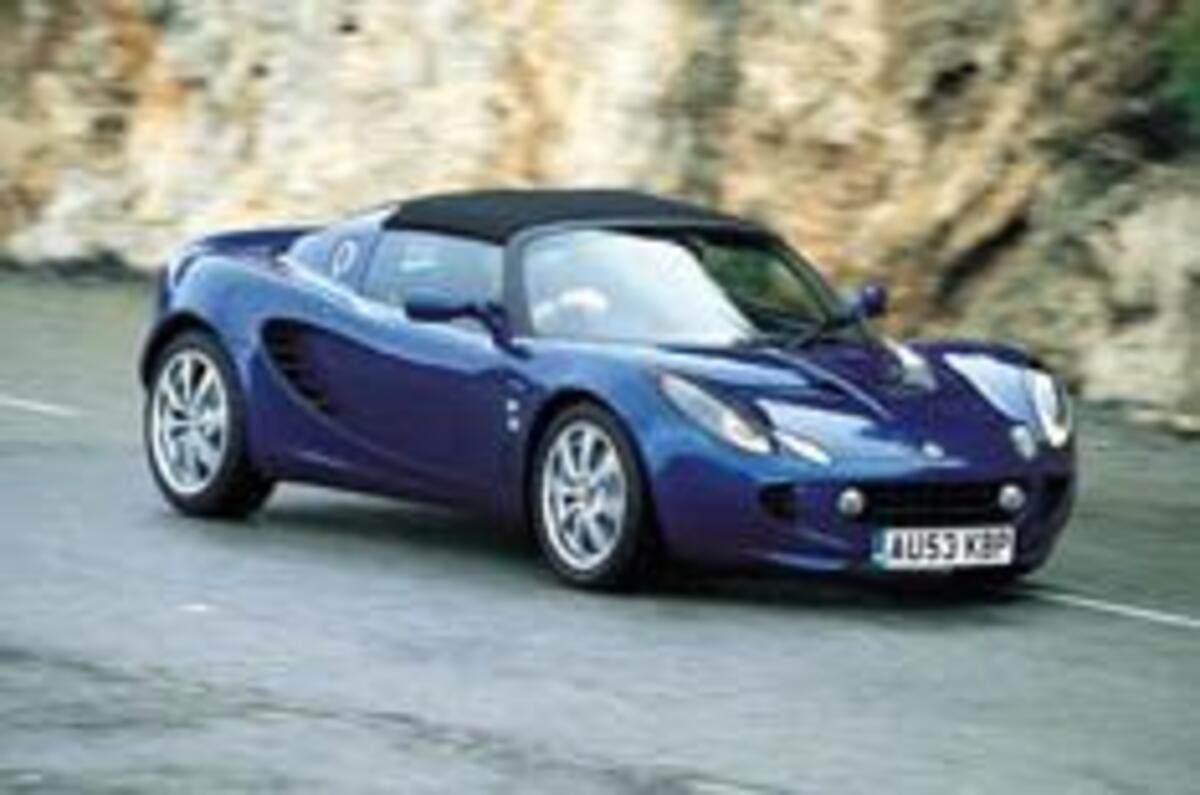 Hottest Elise takes on VX 220 Turbo