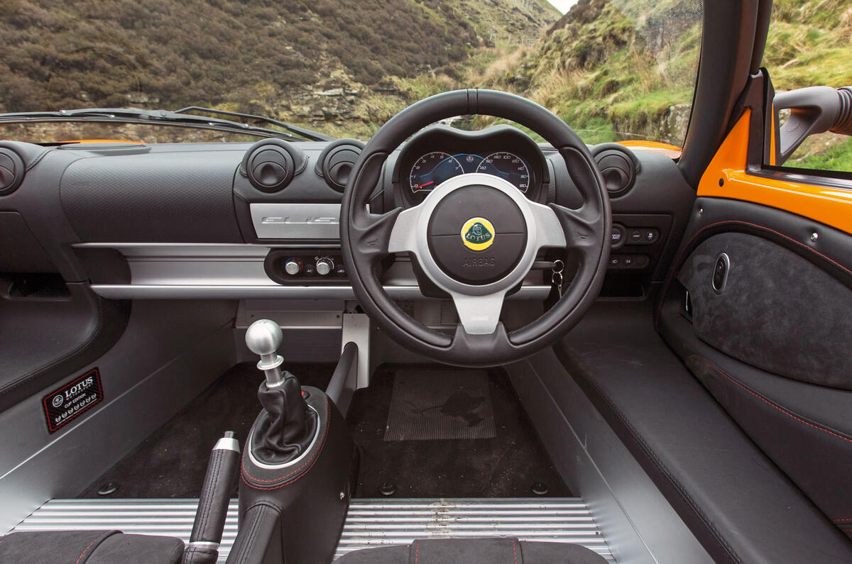 Lotus Elise Cup 250 dashboard