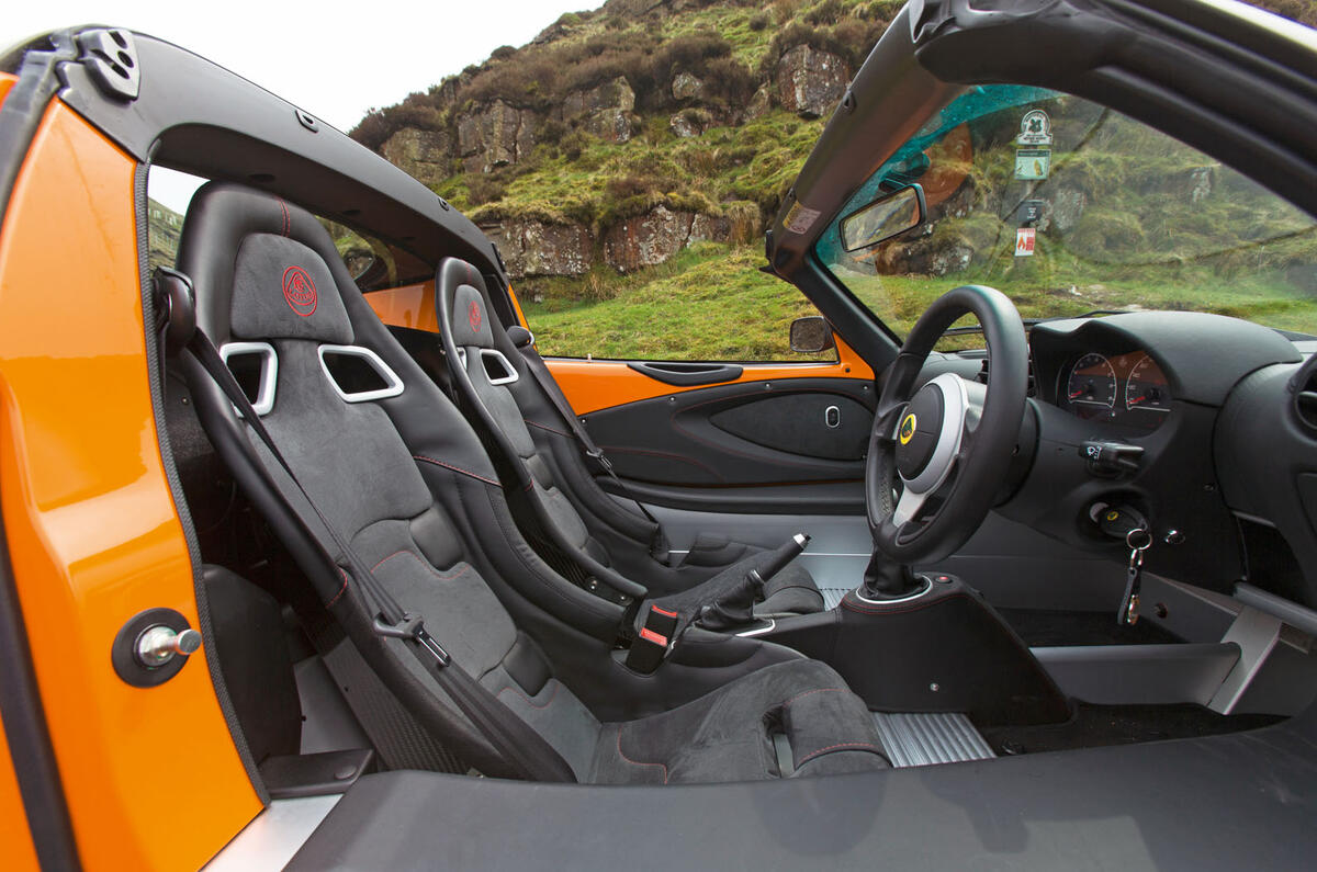 Lotus Elise Cup 250 interior