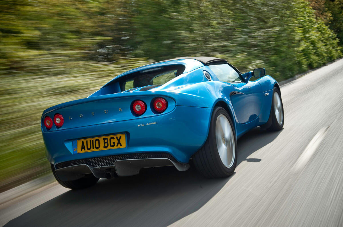 Downchanges will often be of two and sometimes even three gears when overtaking Lotus Elise rear quarter