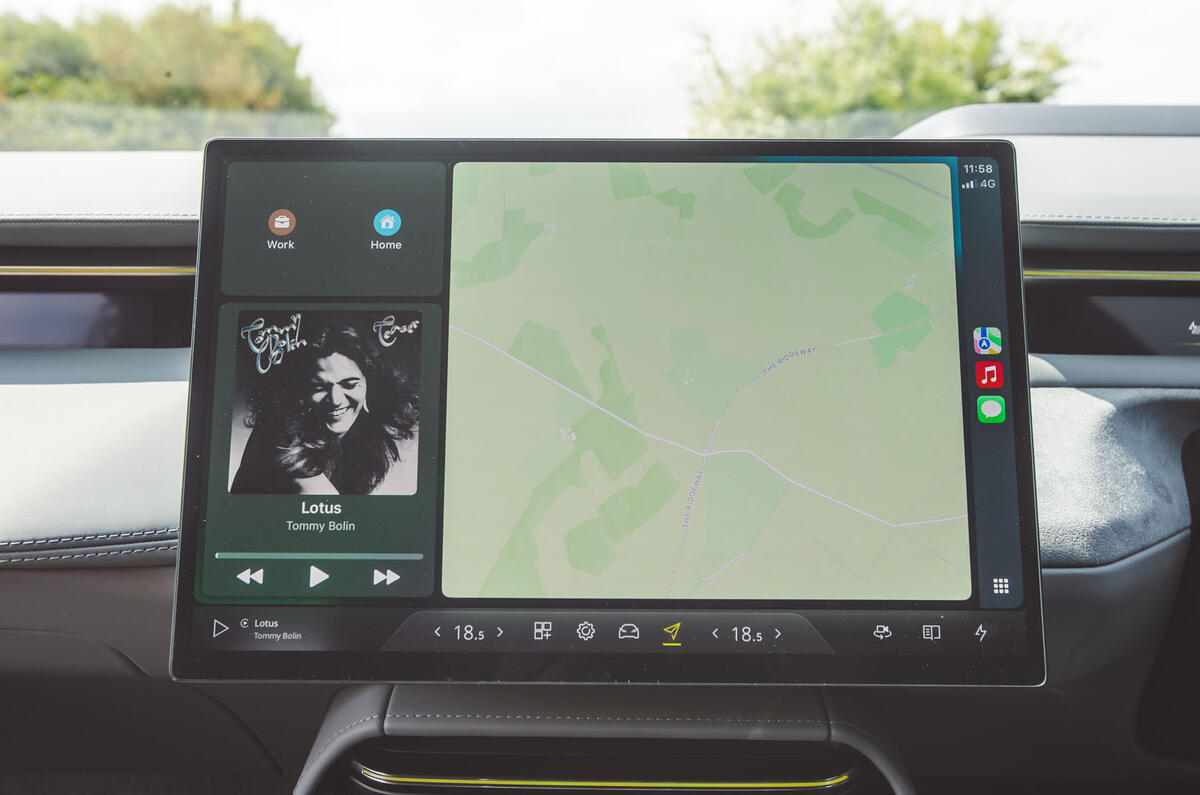 Lotus Emeya avis 2025 16 infotainment