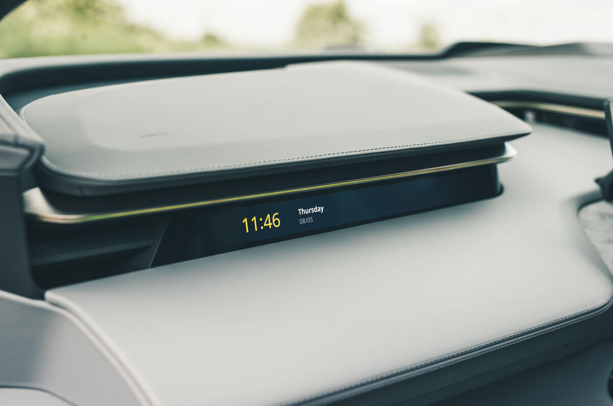Lotus Emeya review 2025 19 digital screen
