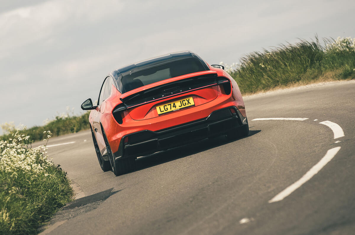 Lotus Emeya avis 2025 29 virage avant