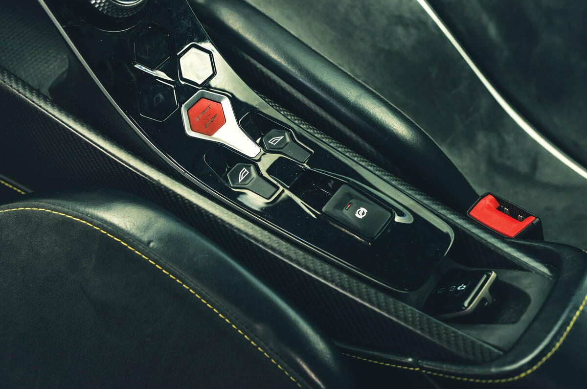 Lotus Evija avis 2025 036