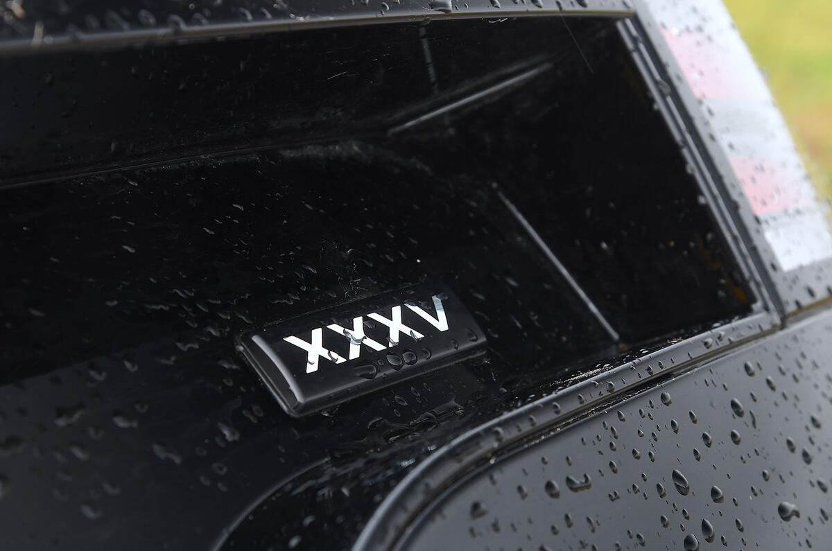 LR Discovery XXXV 2025 JB20250128 7671 LR Discovery XXXV 2025 JB20250128 7671
