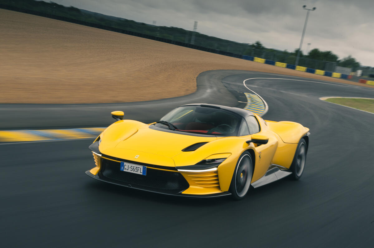 LUC Ferrari Daytona SP3 2022 0065 1600x1067 525b1d17 4a95 4e37 970a 765274644d12