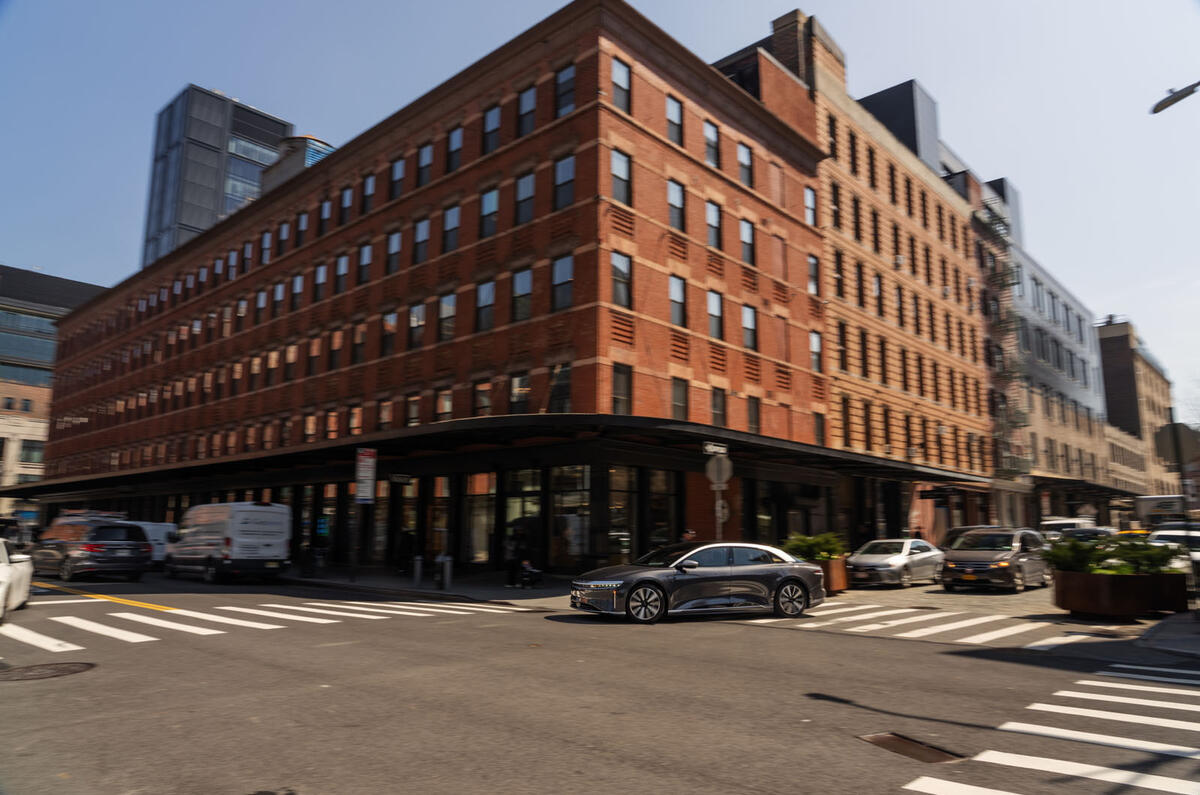 Lucid Air 2025 review driving city action 0655