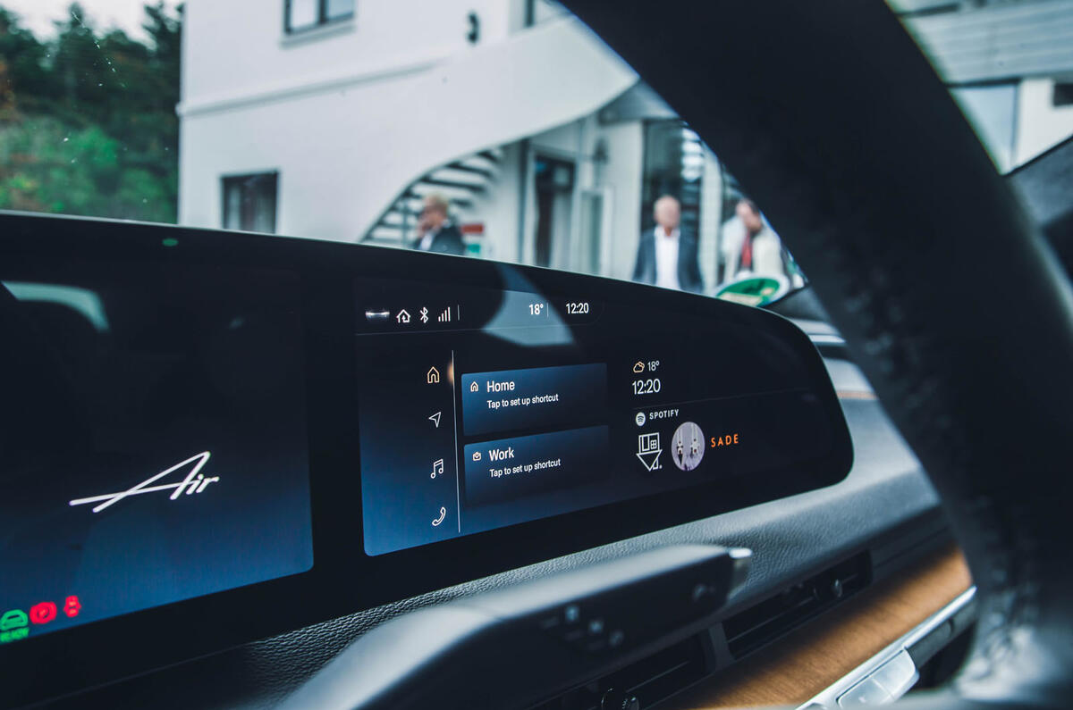 lucid air touring screen jh 5
